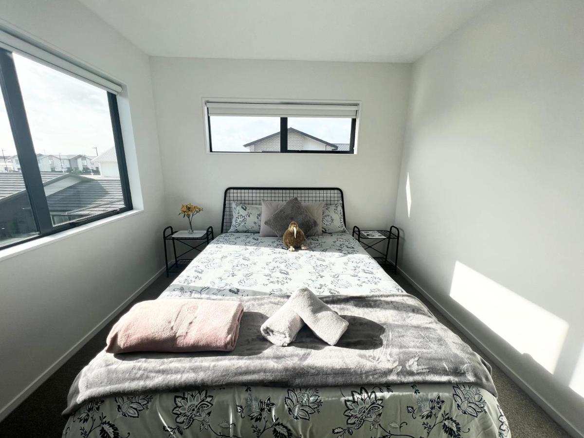 A&j Queen Bedroom-quiet And Brand New With Reserve View Auckland