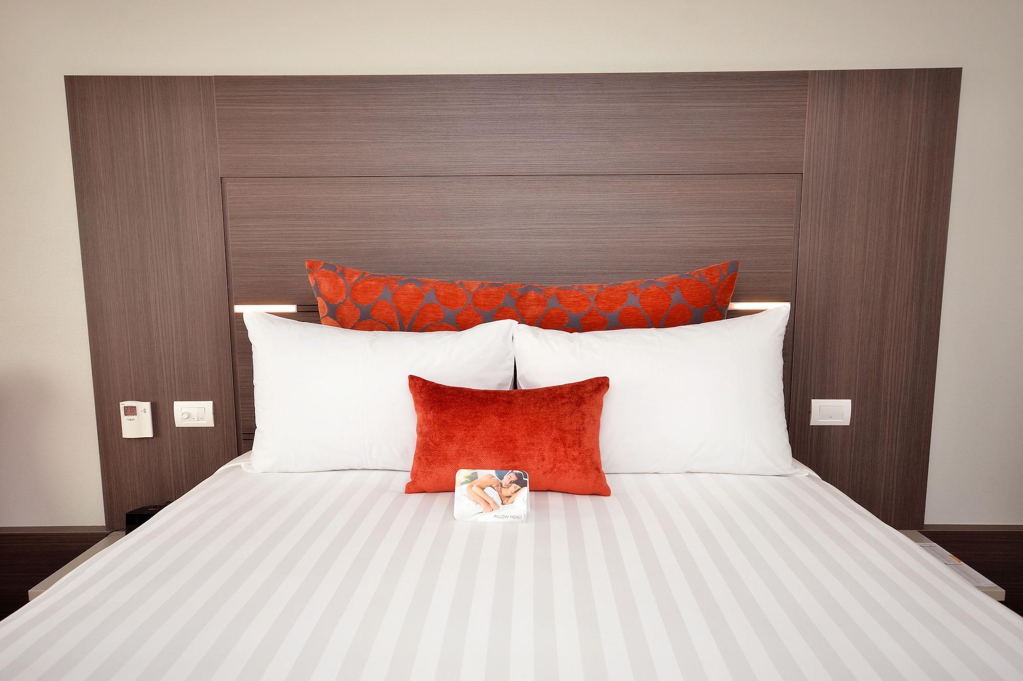 Hotel Jetpark Airport 4*