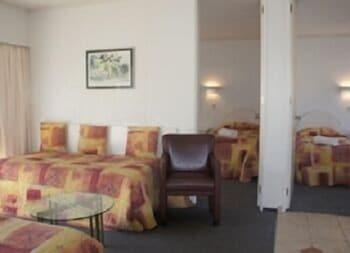 Airport Gold Star Motel 3*