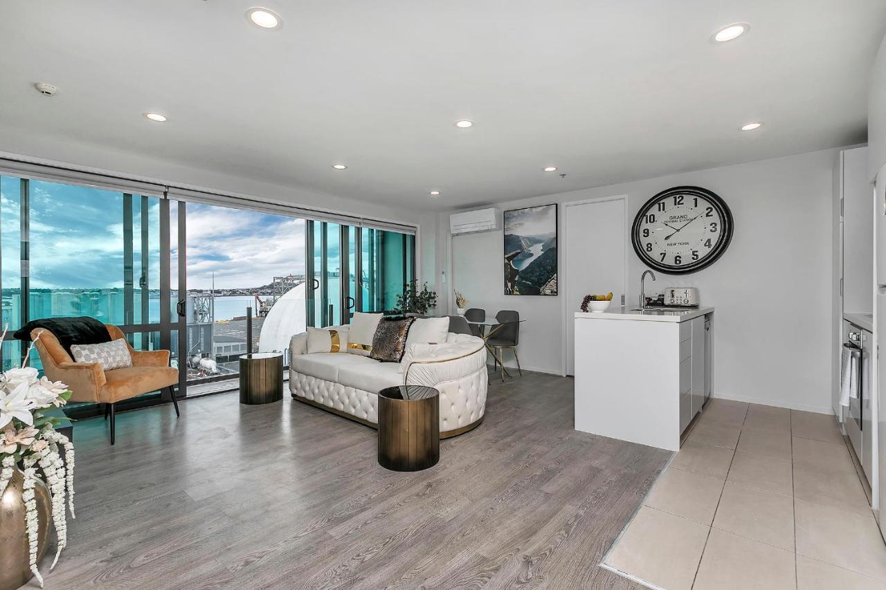 Dockside Luxury + Cp