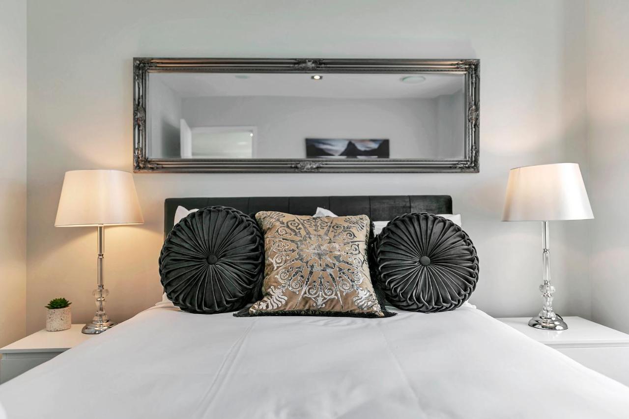 Dockside Luxury + Cp * Auckland