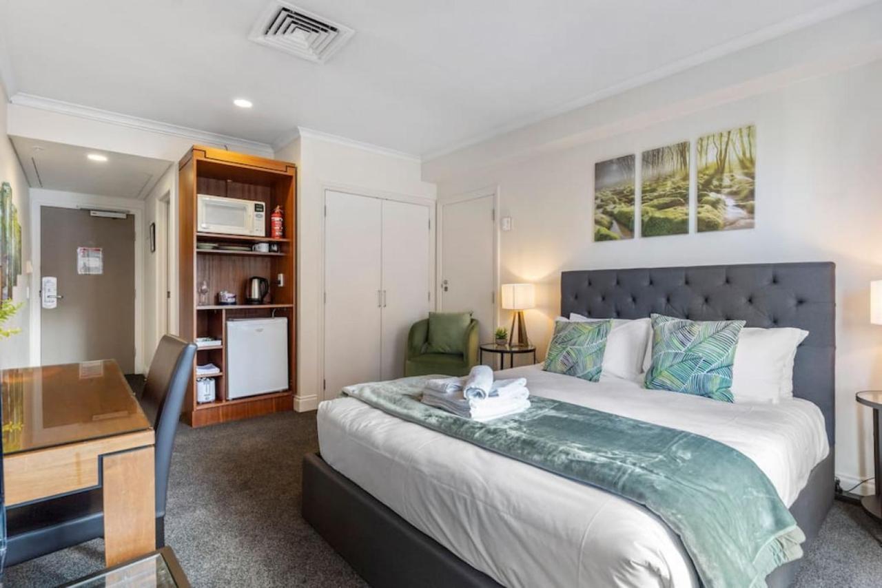 Beautifully Presented Citylife Apartment