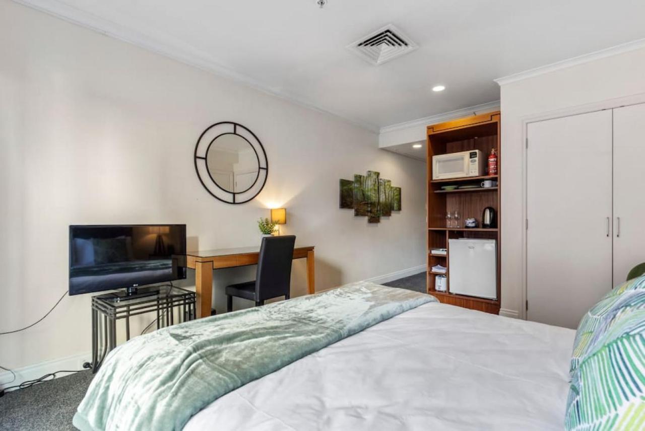 Beautifully Presented Citylife Apartment *