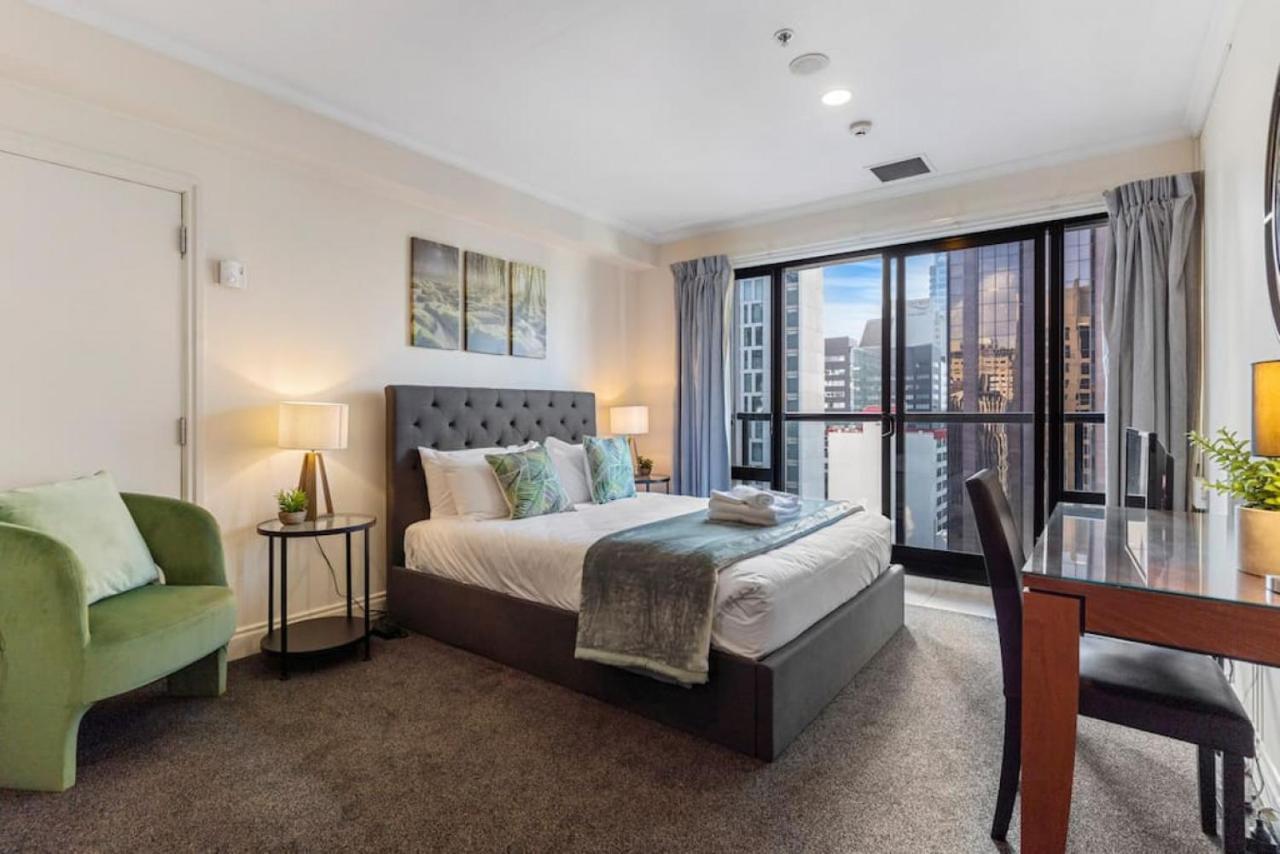 Beautifully Presented Citylife Apartment