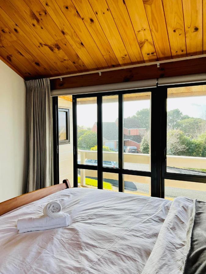 Seaview King Ensuite West Harbour