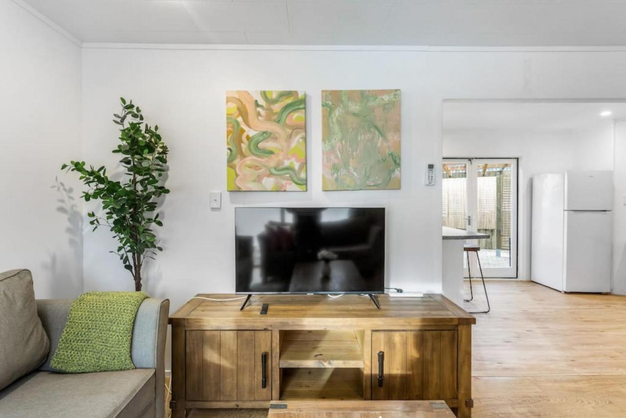 Homespun Haven 4 Bedroom With Parking And Patio Holiday home Auckland