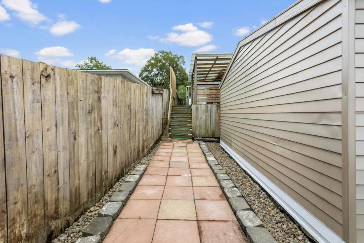 Homespun Haven 4 Bedroom With Parking And Patio * Auckland