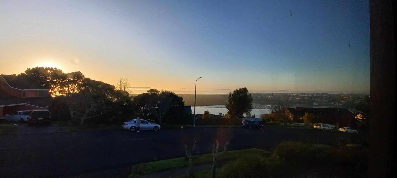 Seaview King Ensuite West Harbour *