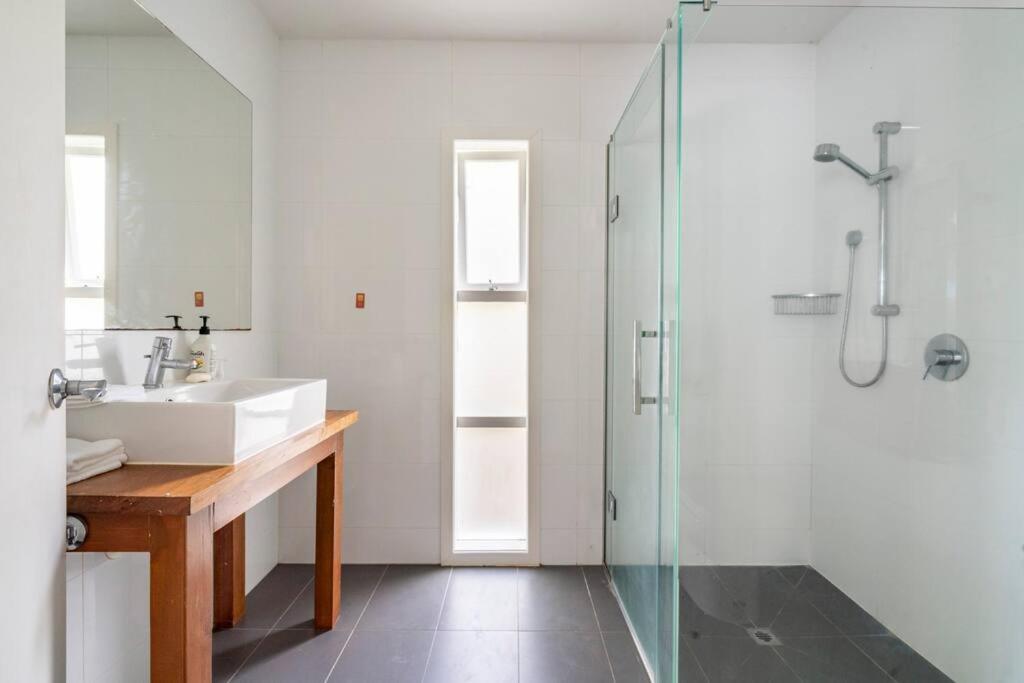 Homestay Large With Ensuite In Leafy Surrounds