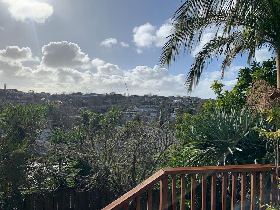 Large With Ensuite In Leafy Surrounds Homestay Auckland