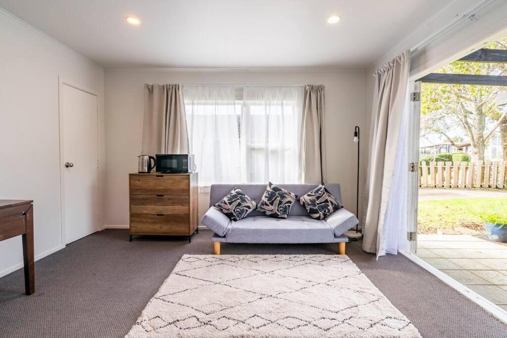 Large With Ensuite In Leafy Surrounds