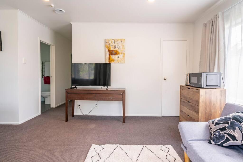 Homestay Large With Ensuite In Leafy Surrounds Auckland