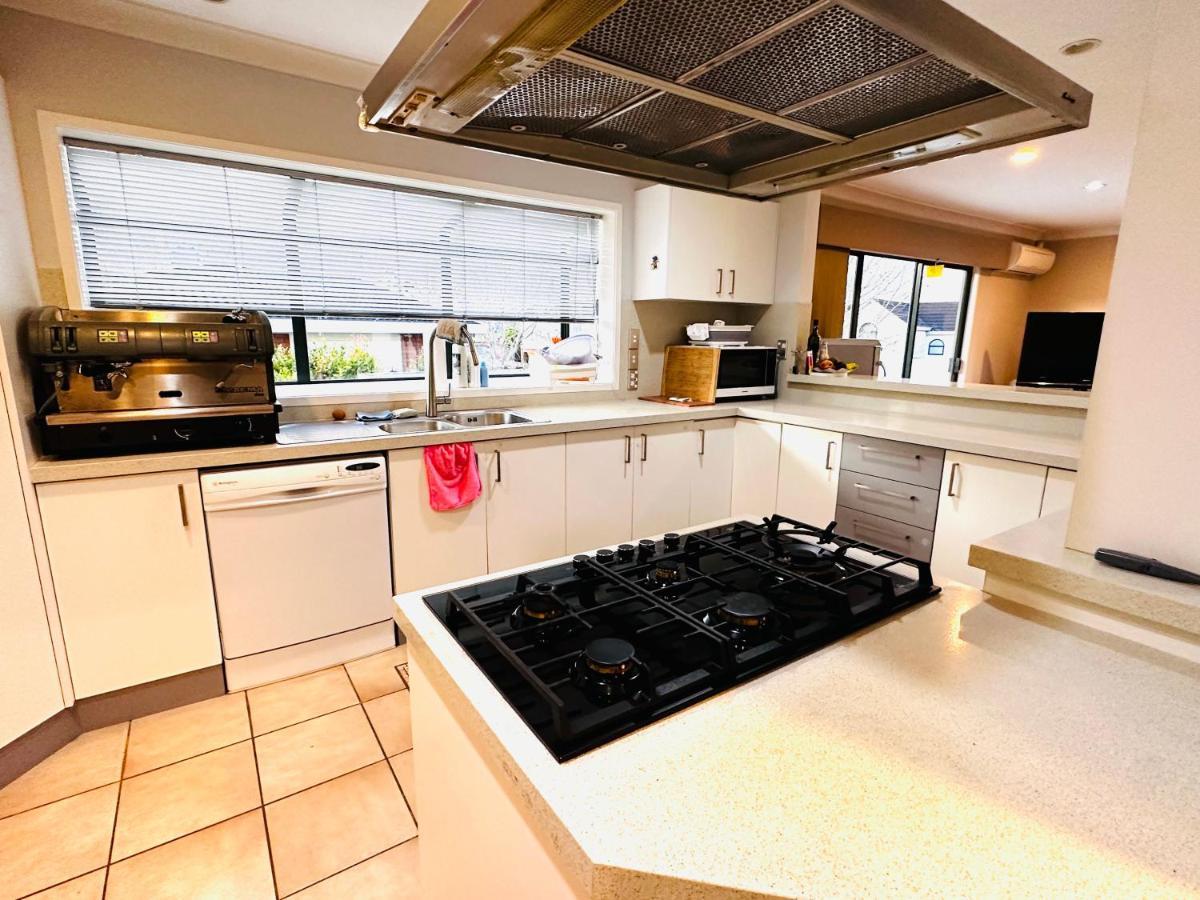 West Harbour White House Holiday home *