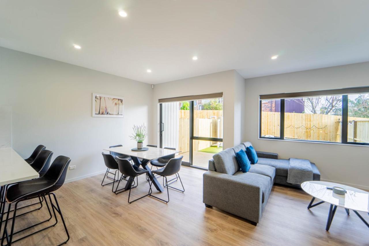 Modern Sunnyhills Town House Auckland