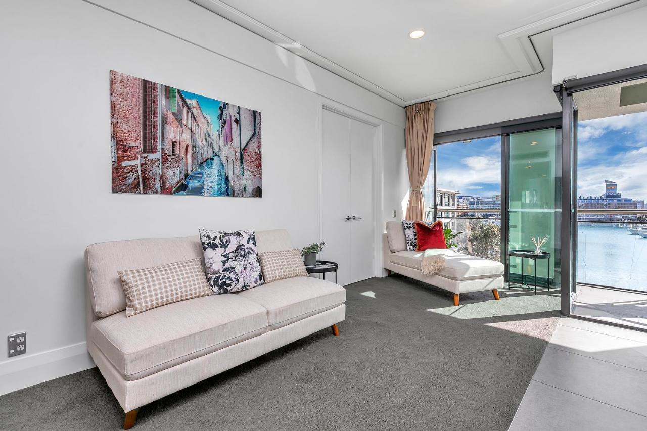 Apartment Bachelor's Sunset Pad