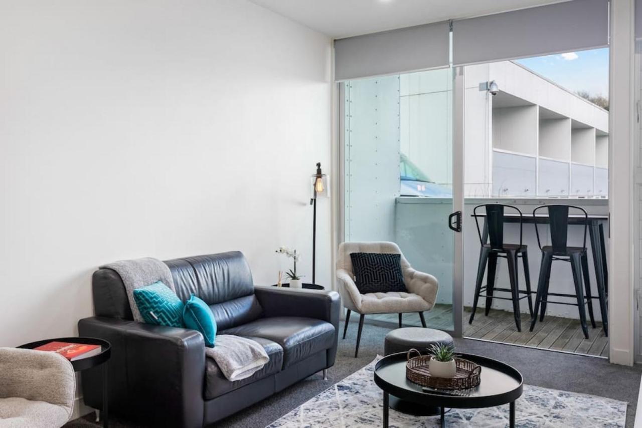 Scape Hideaway W Carpark, Spa, Pool And Gym Apartment