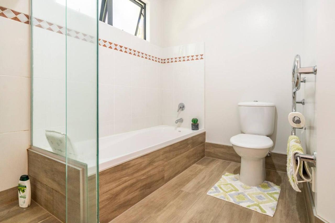 Private In A Lovely House * Auckland
