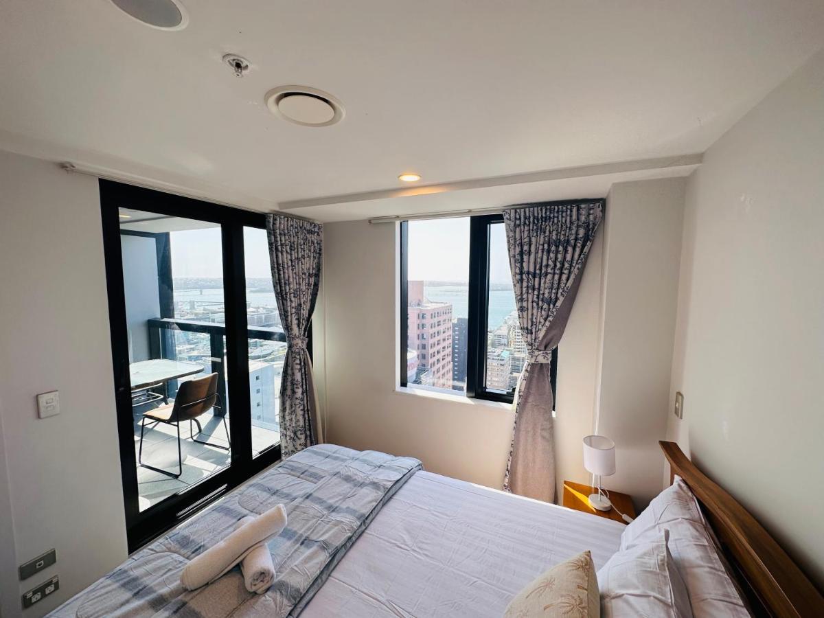 Spacious Magnificent Sea Views Front Of Sky Tower Apartment Auckland