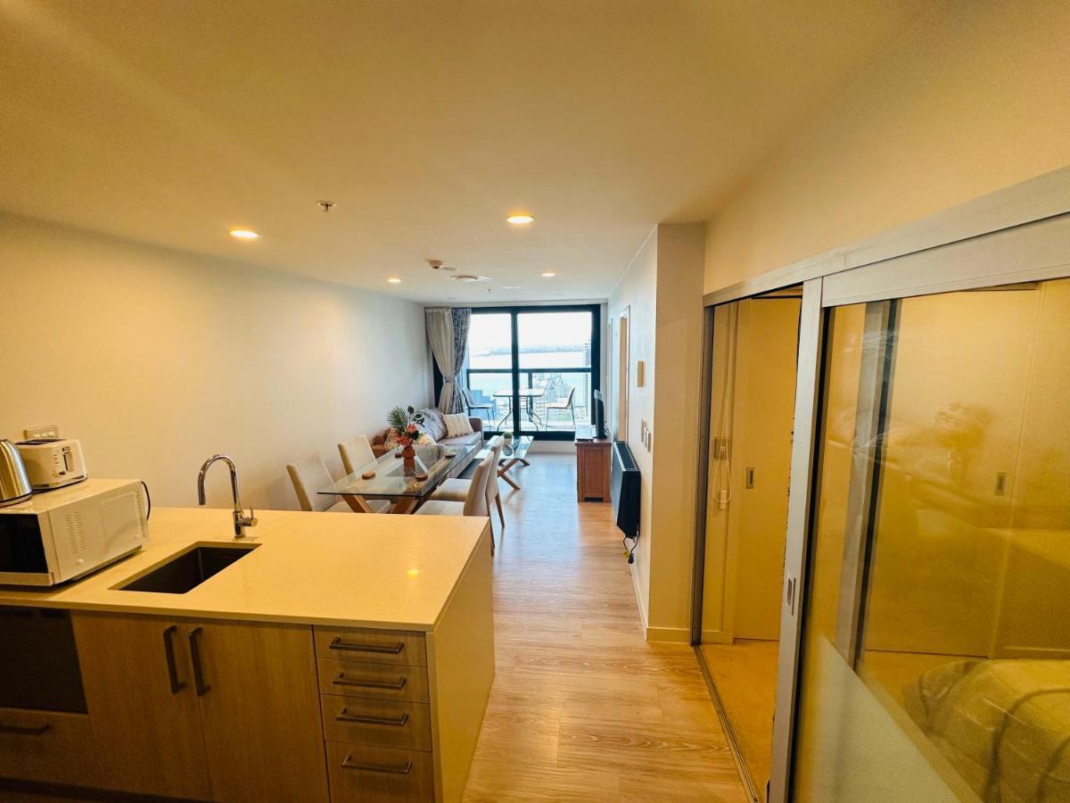 Apartment Spacious Magnificent Sea Views Front Of Sky Tower *