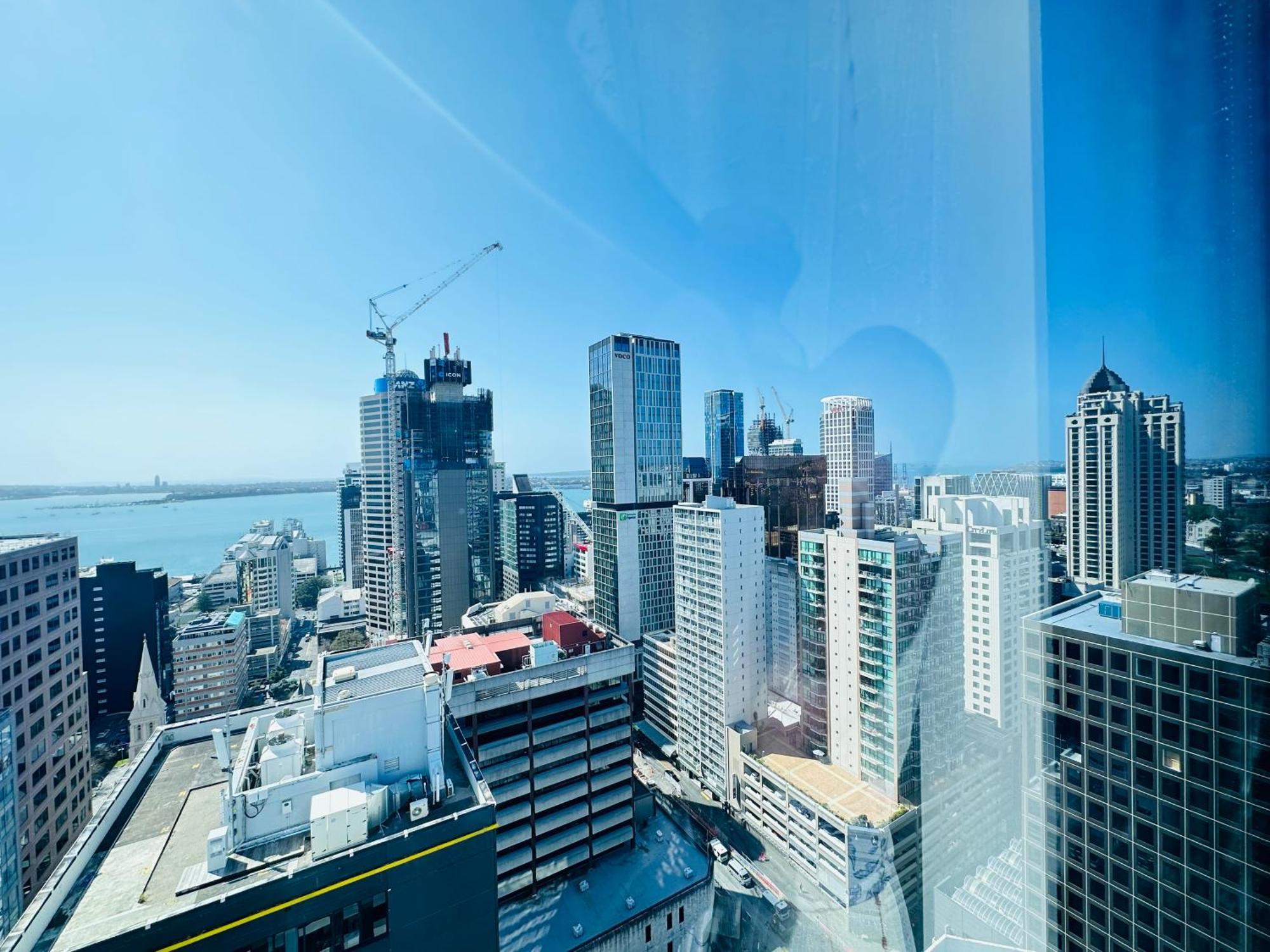 Apartment Spacious Magnificent Sea Views Front Of Sky Tower Auckland
