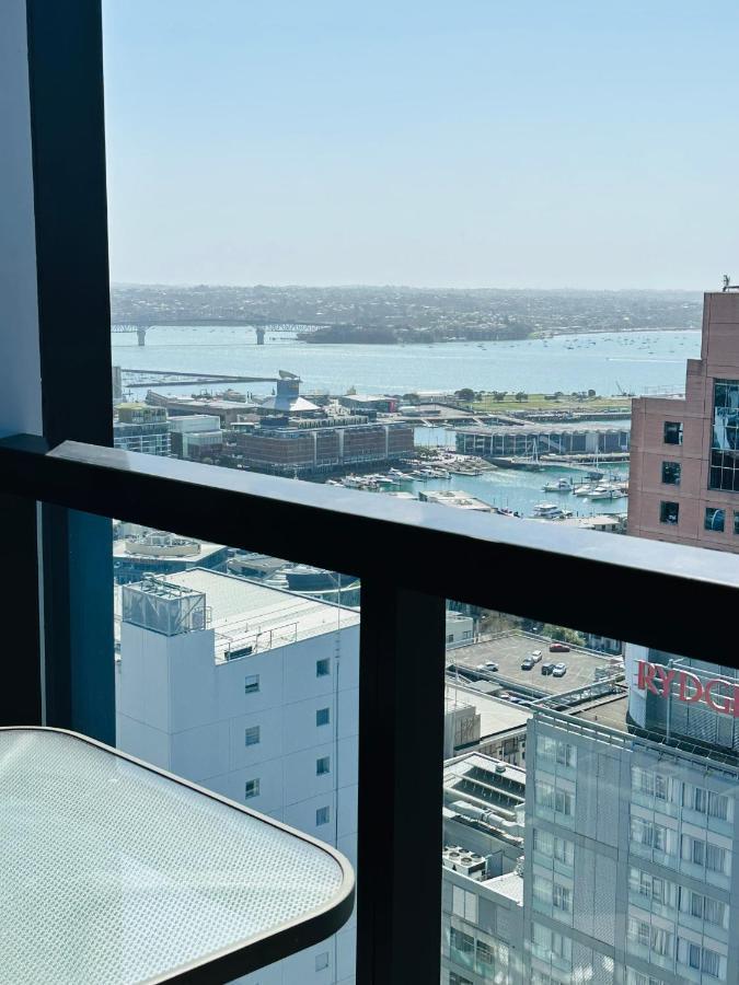 Spacious Magnificent Sea Views Front Of Sky Tower Apartment Auckland