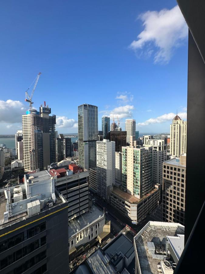 Spacious Magnificent Sea Views Front Of Sky Tower Apartment *