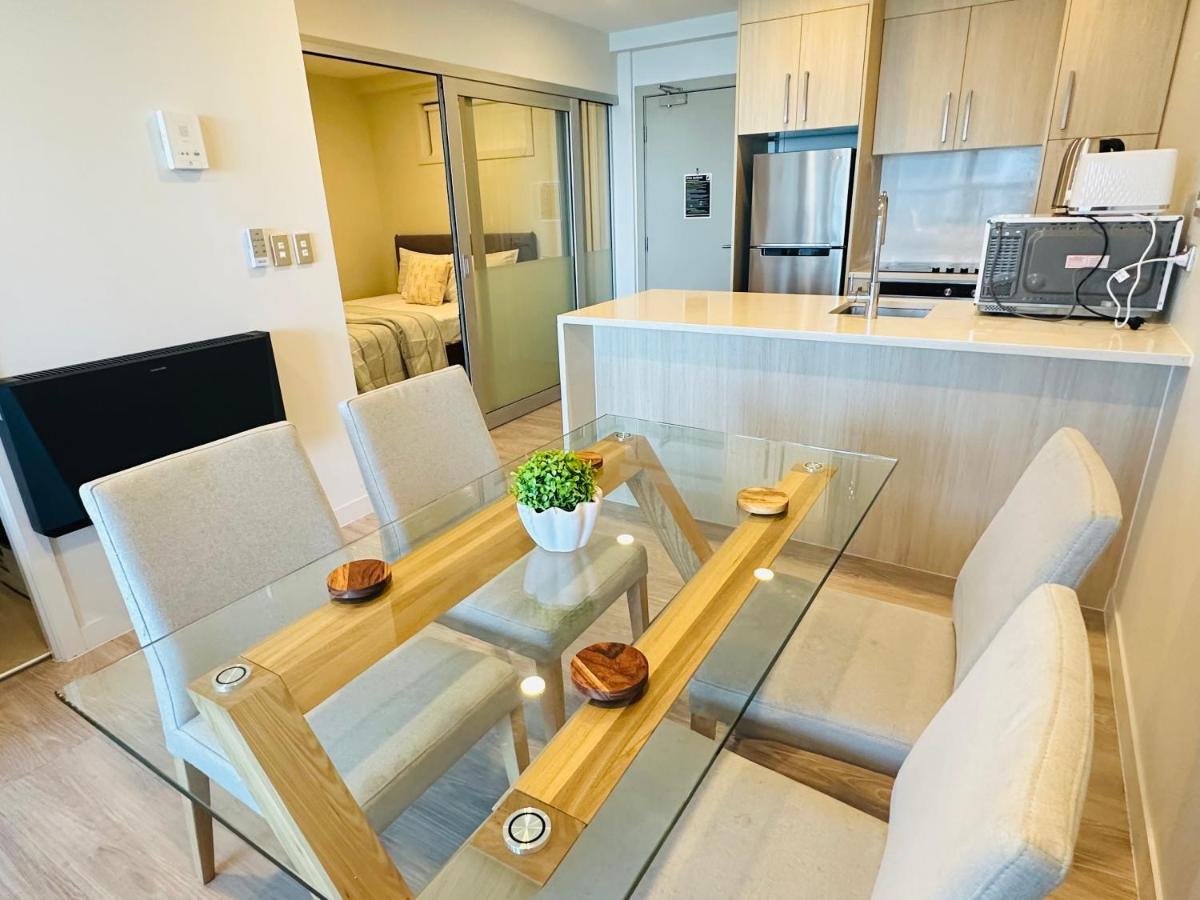 Spacious Magnificent Sea Views Front Of Sky Tower Apartment