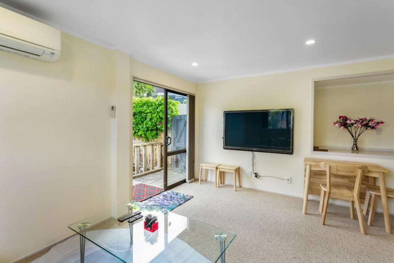 Coastal Retreat Unit Close To Auckland