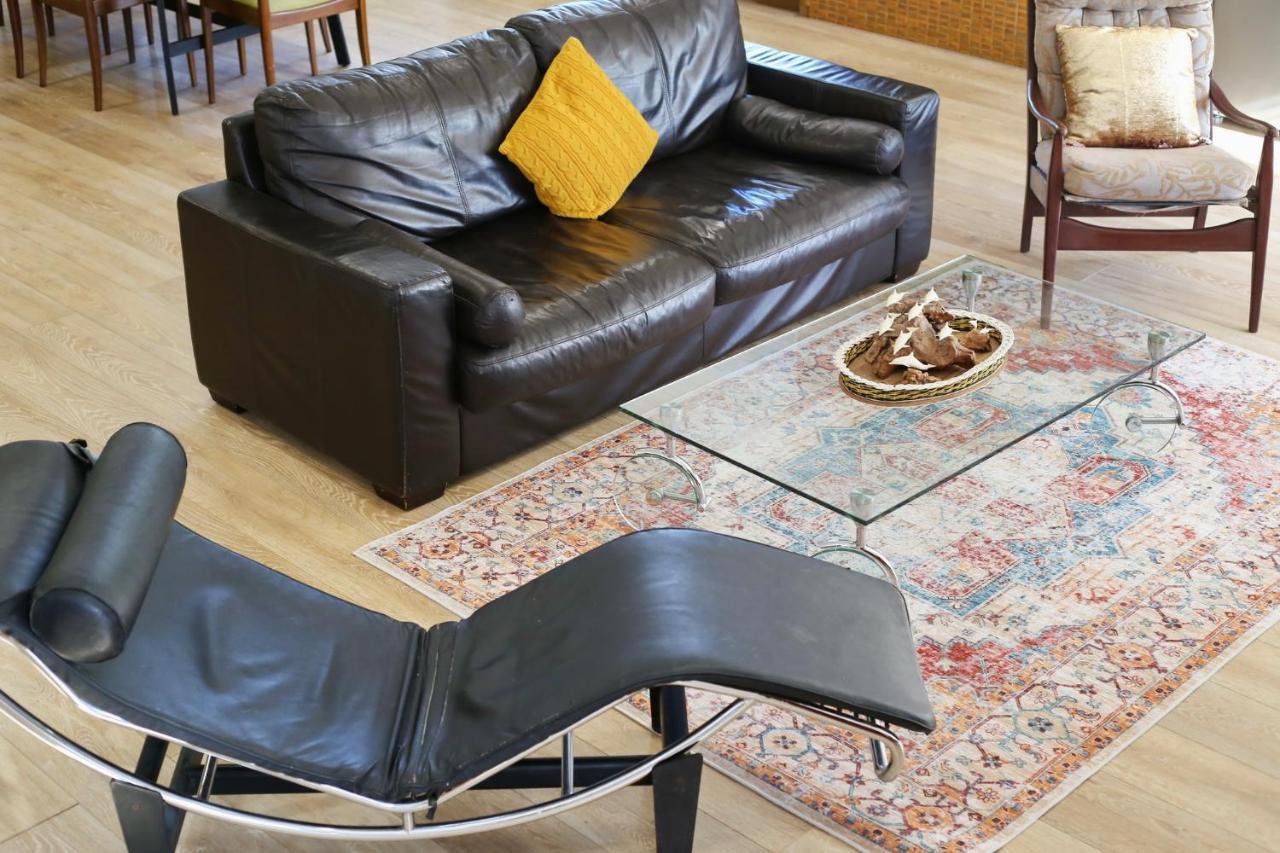 Big Family House Easy To Airport Holiday home