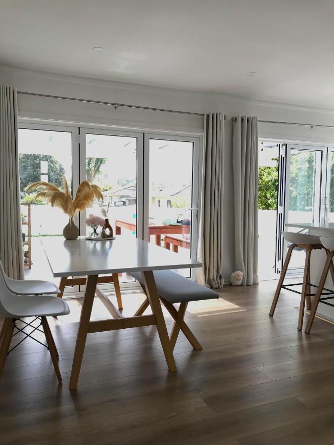Bright & Comfy In Newly Renovated With Parking Homestay