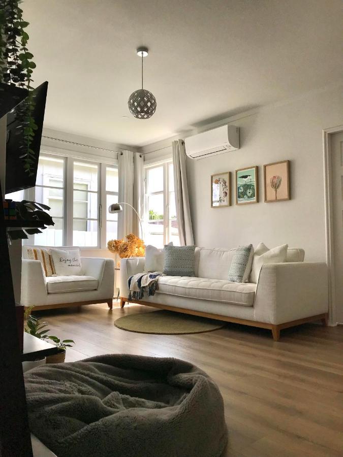 Bright & Comfy In Newly Renovated With Parking *