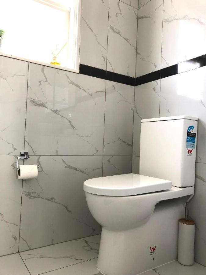 Homestay Bright & Comfy In Newly Renovated With Parking