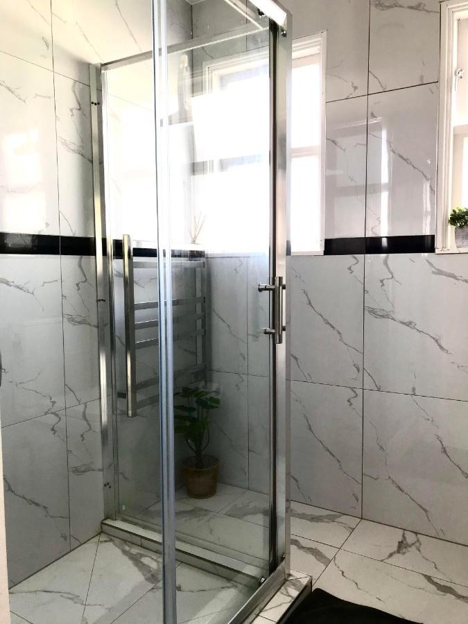 Bright & Comfy In Newly Renovated With Parking * Auckland