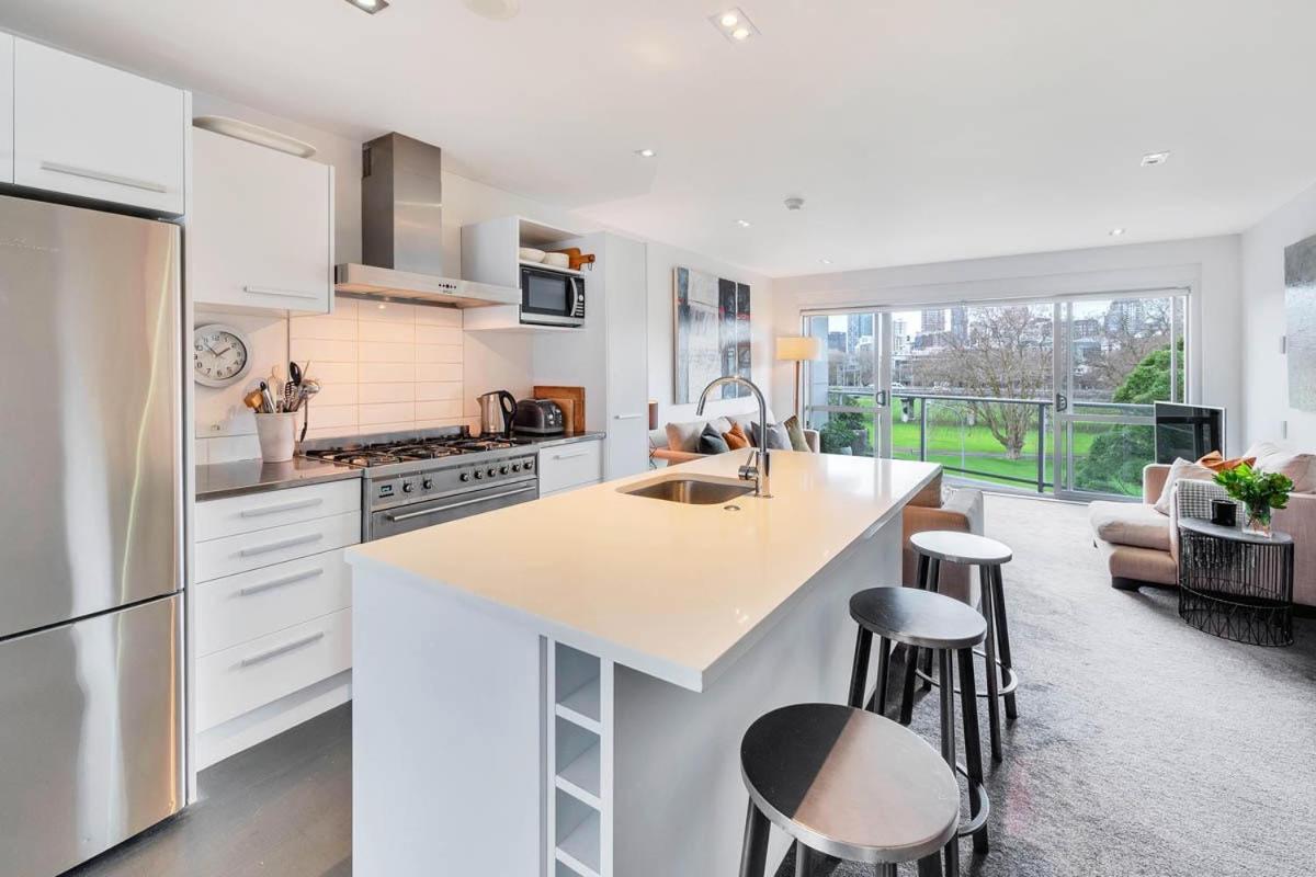 Qv Elegance Over The Park Apartment Auckland