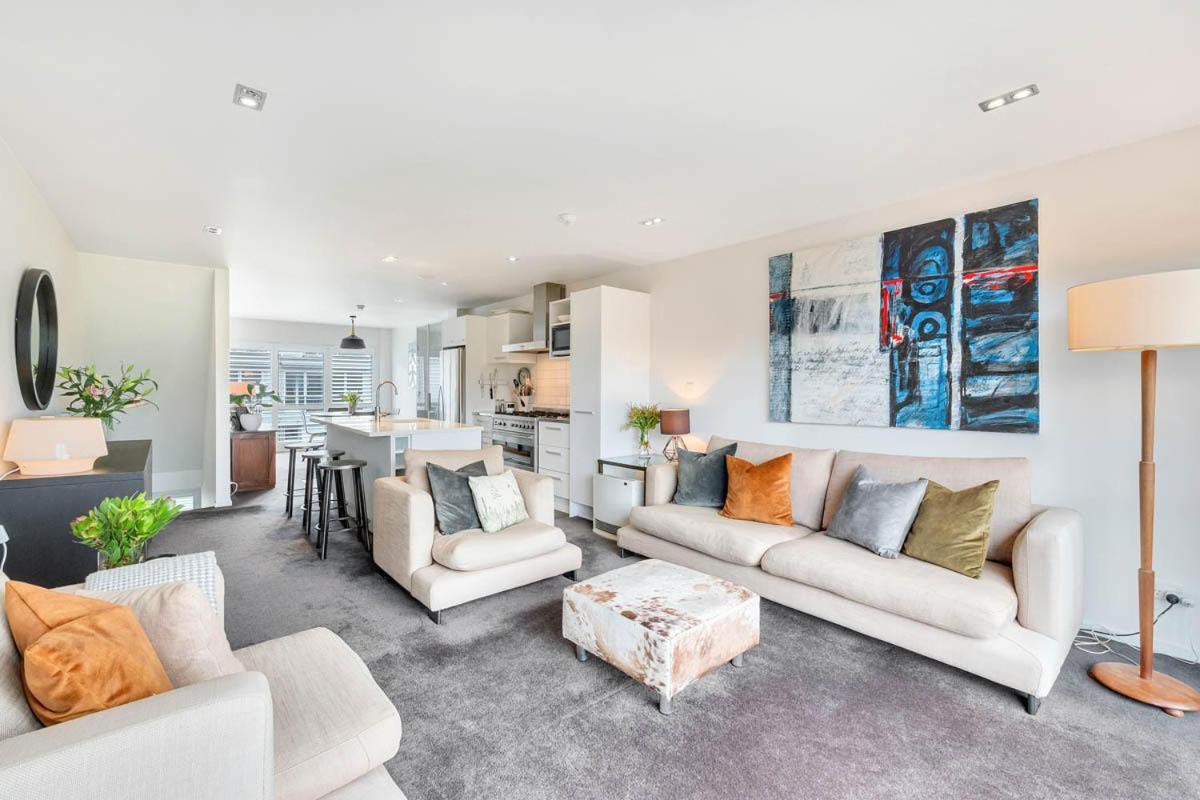 Qv Elegance Over The Park * Auckland