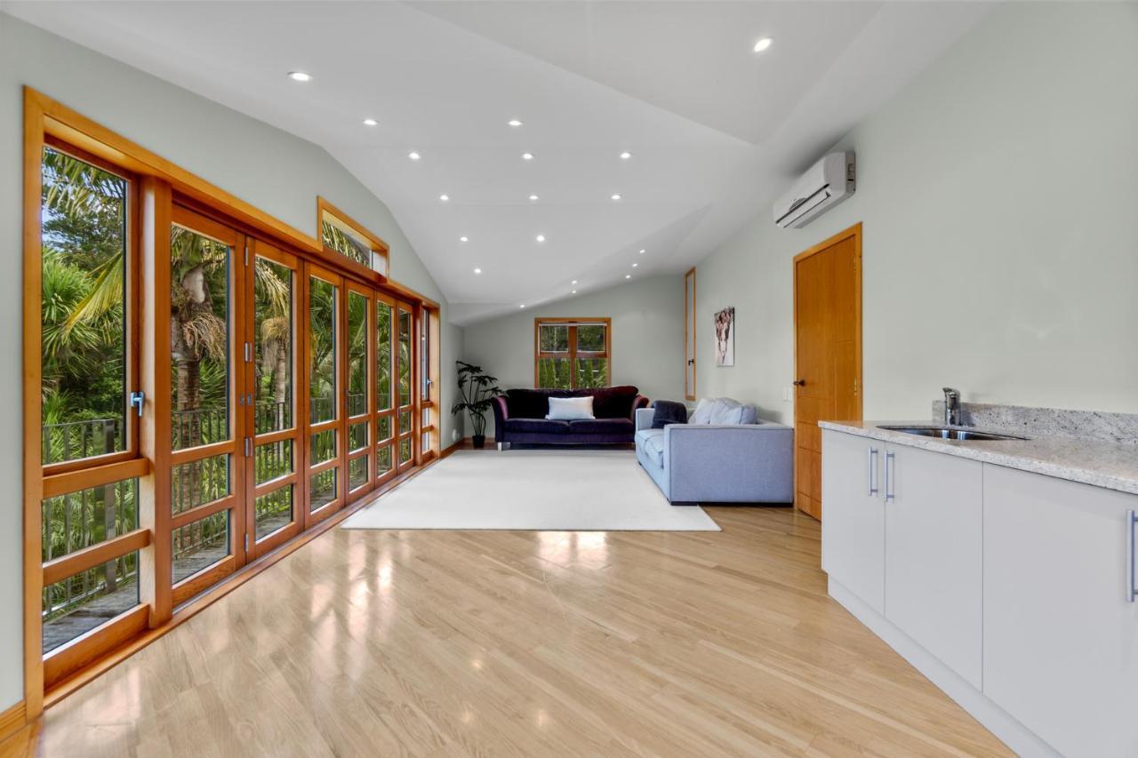 Beachside Luxury - Laingholm Auckland