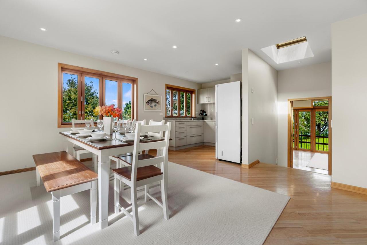 Beachside Luxury - Laingholm *