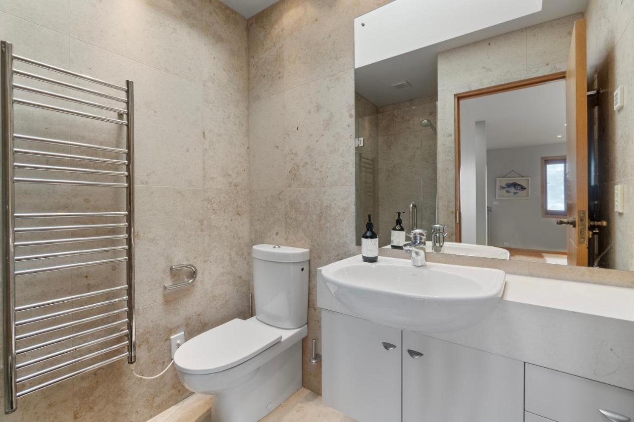 Beachside Luxury - Laingholm Apartment *
