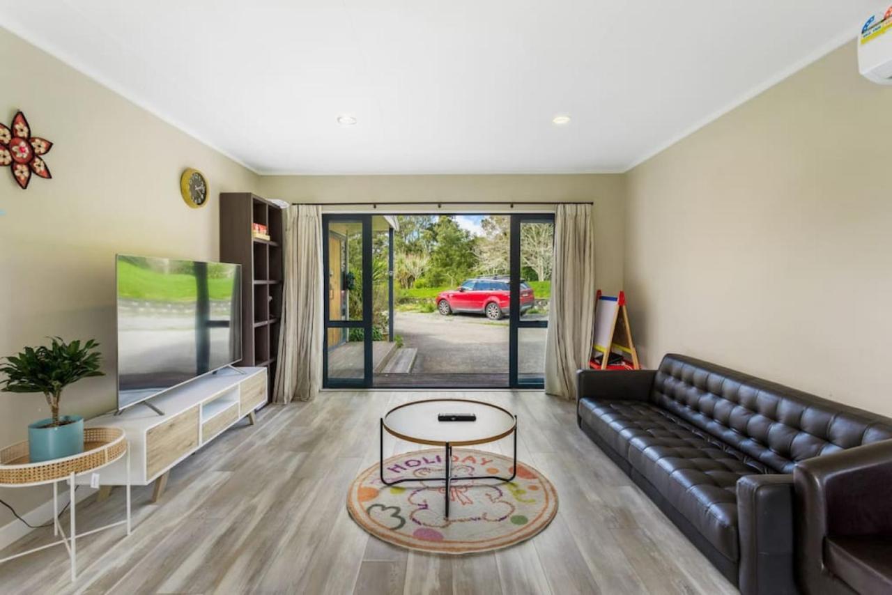 Ultimate 5-bedroom Rural Poolside Oasis - Holiday home