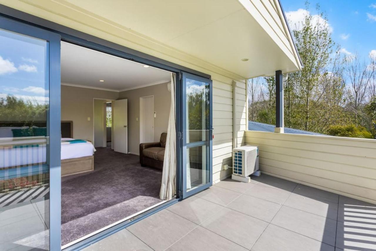 Ultimate 5-bedroom Rural Poolside Oasis - * Auckland