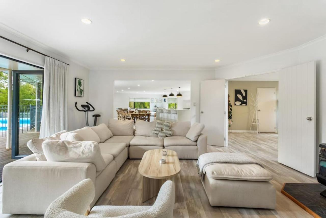 Ultimate 5-bedroom Rural Poolside Oasis - Holiday home Auckland