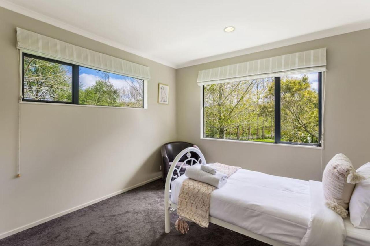 Ultimate 5-bedroom Rural Poolside Oasis - Holiday home *