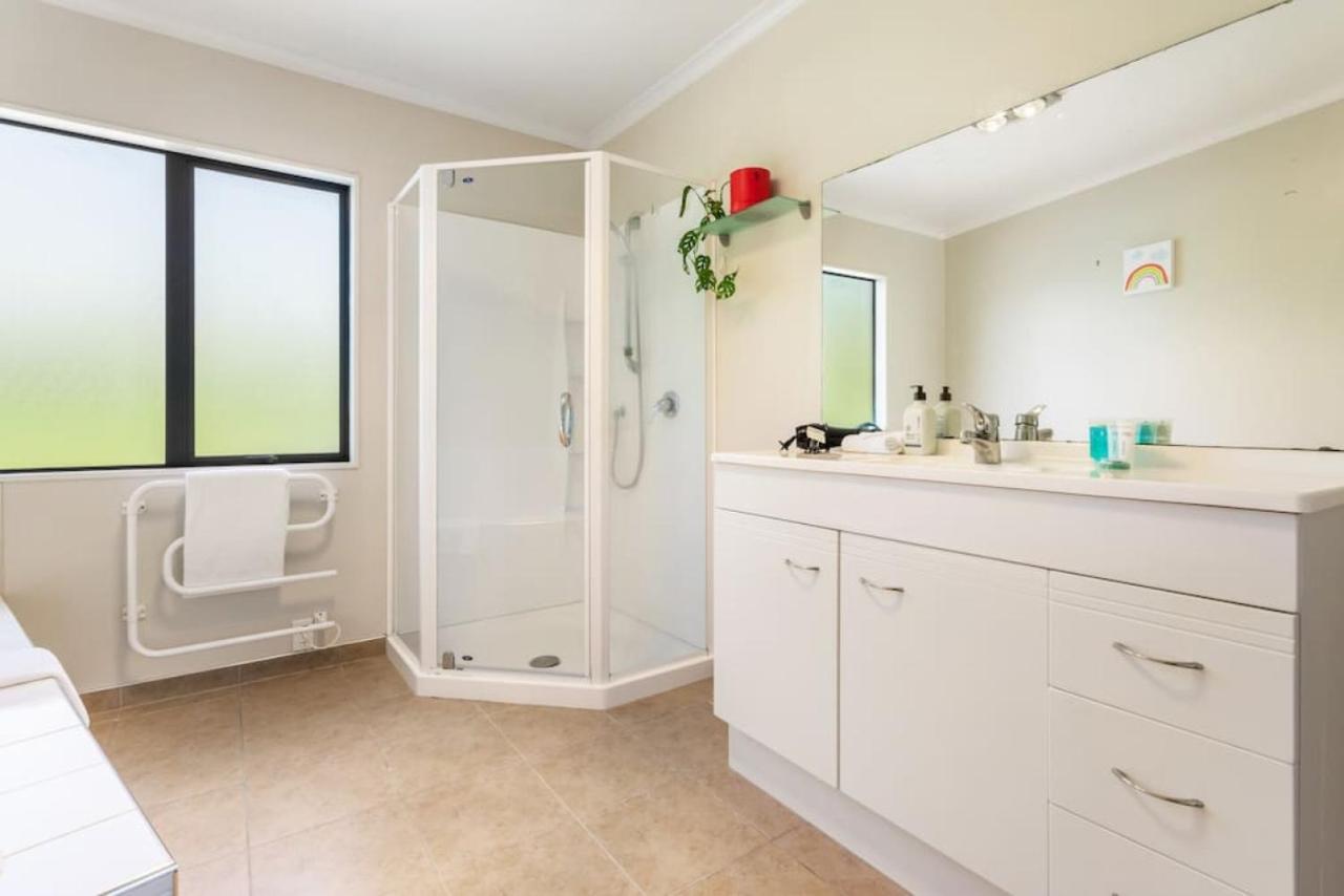Ultimate 5-bedroom Rural Poolside Oasis - * Auckland