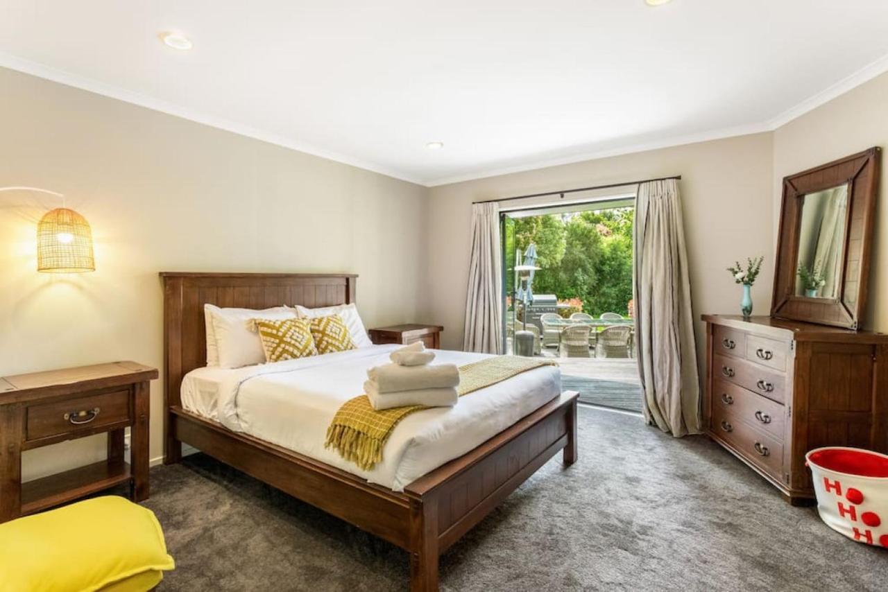 Ultimate 5-bedroom Rural Poolside Oasis - Holiday home