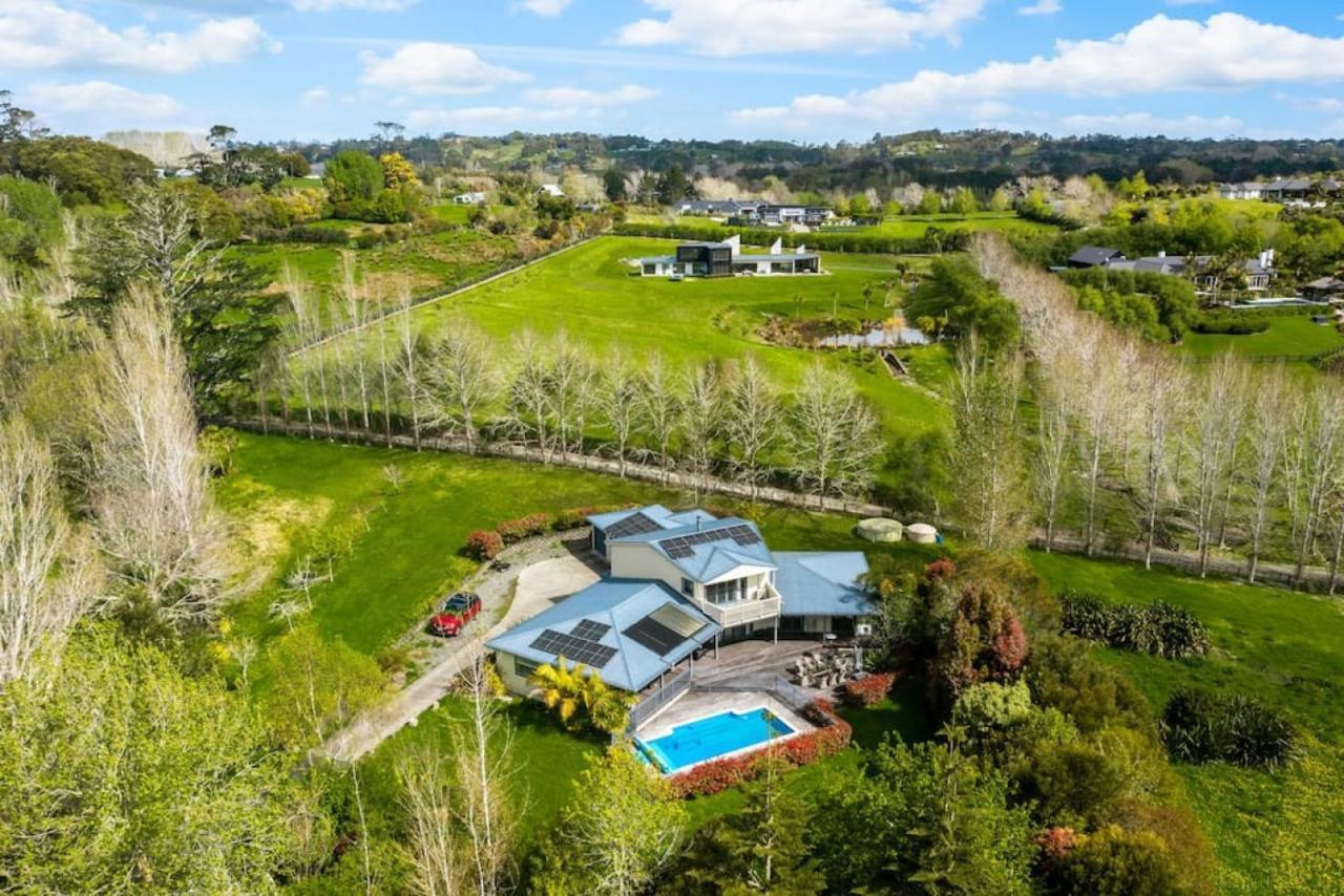 Ultimate 5-bedroom Rural Poolside Oasis - Holiday home Auckland