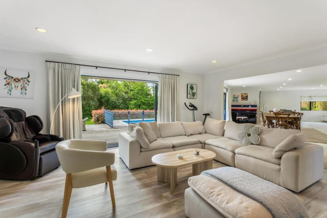 Ultimate 5-bedroom Rural Poolside Oasis - Holiday home *