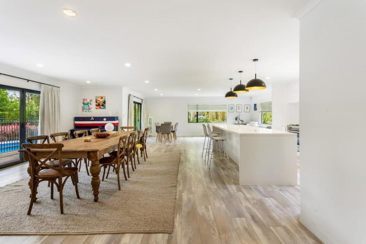 Ultimate 5-bedroom Rural Poolside Oasis - Holiday home