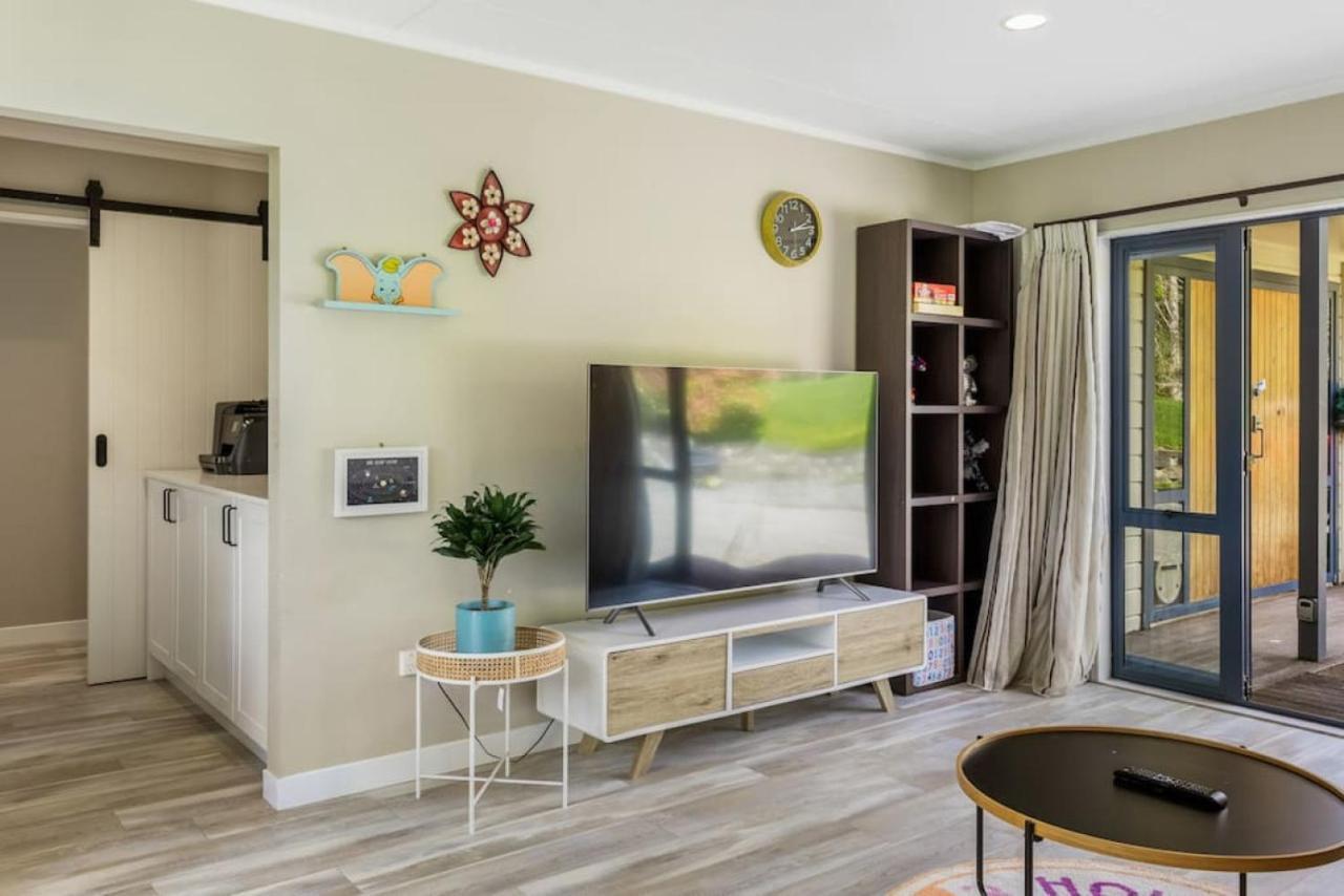 Holiday home Ultimate 5-bedroom Rural Poolside Oasis - Auckland