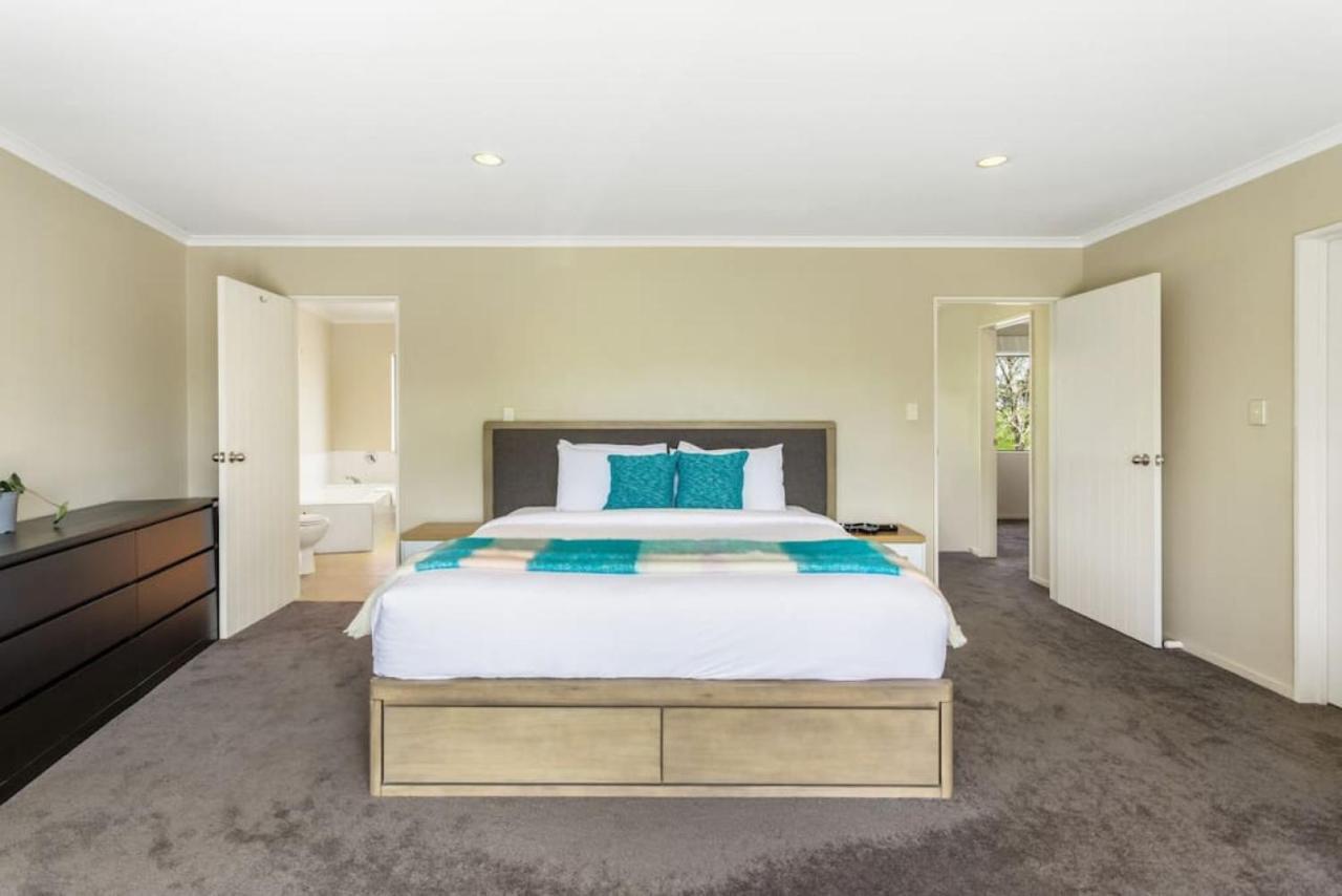 Holiday home Ultimate 5-bedroom Rural Poolside Oasis - *