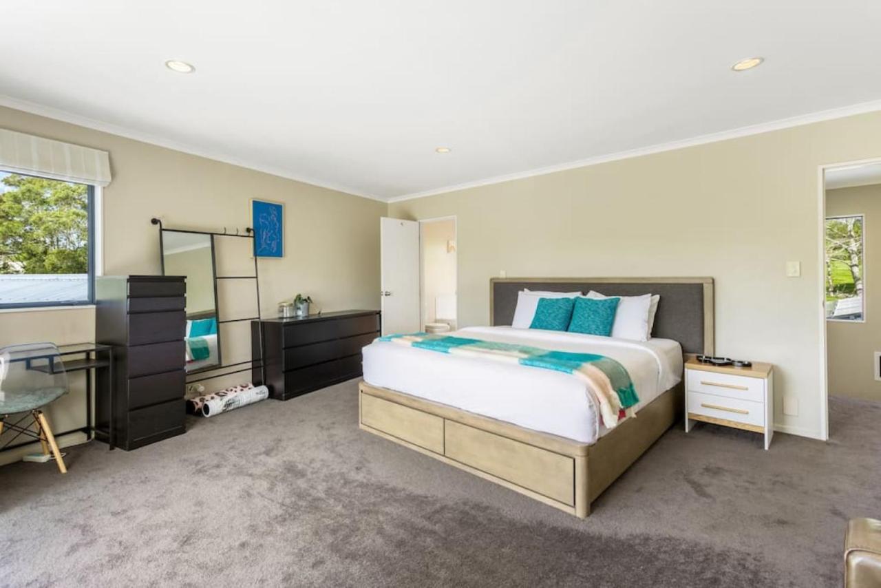 Ultimate 5-bedroom Rural Poolside Oasis - Holiday home Auckland